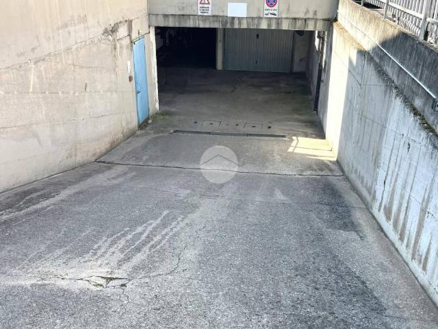 Box in vendita a Sud, Brenzone