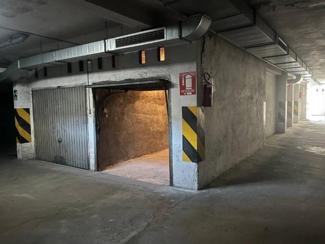 Box in vendita a Sud-Ovest, Brenzone
