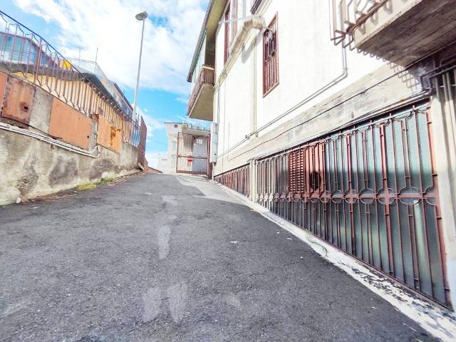 Box in vendita a Viagrande, Sicilia