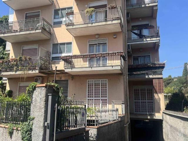 Box in vendita a Viagrande, Sicilia