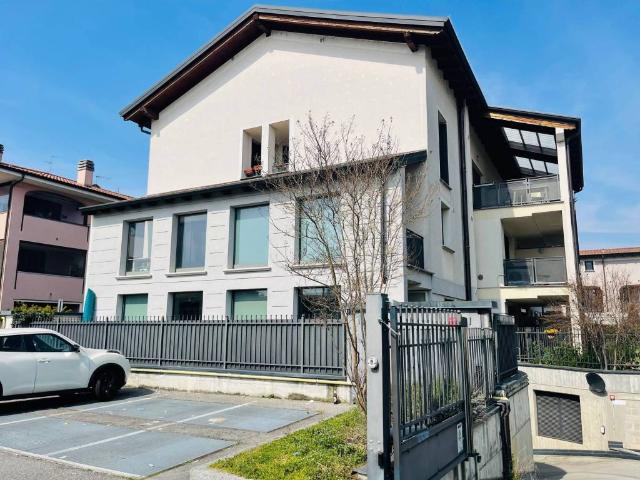 Box in vendita a Vignate, Lombardia