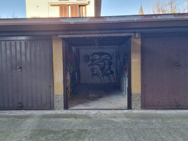 Box in vendita a Villa Cortese, Lombardia