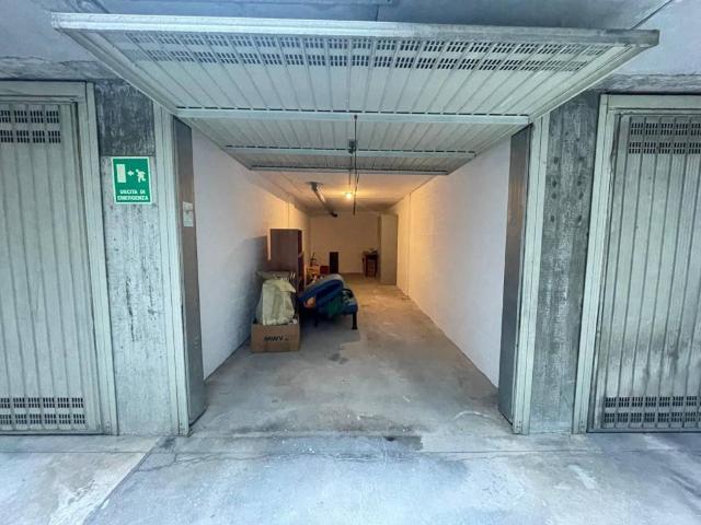Box in vendita a Villa Cortese, Lombardia