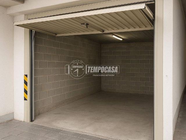 Box in vendita a Civello, Villa Guardia