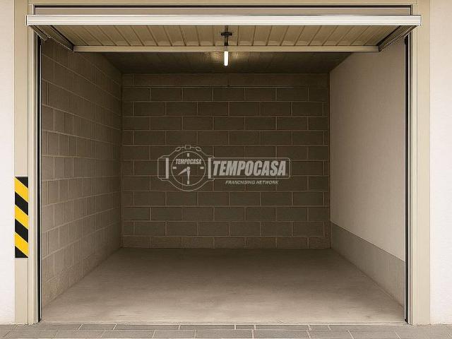 Box in vendita a Civello, Villa Guardia