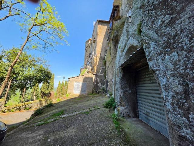 Box in vendita a Centro Giovanni XXIII, Viterbo