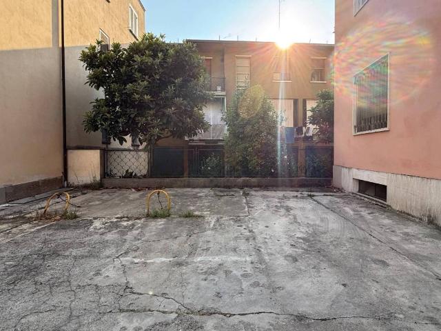 Box in vendita a Voghera, Lombardia