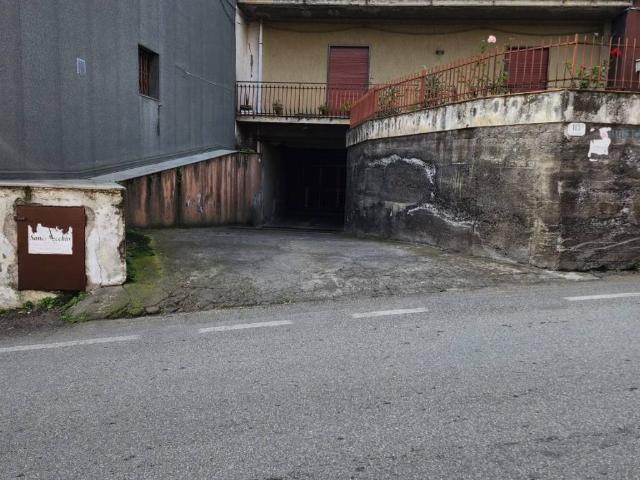 Box in vendita a Zafferana Etnea, Sicilia