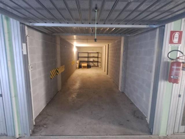 Box in vendita a Zanica, Lombardia