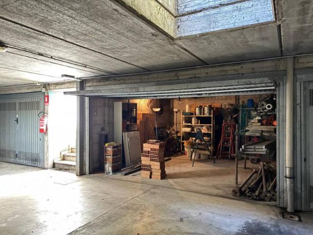 Box in vendita a Biassono, Lombardia