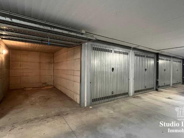 Box in vendita a Verano Brianza, Lombardia