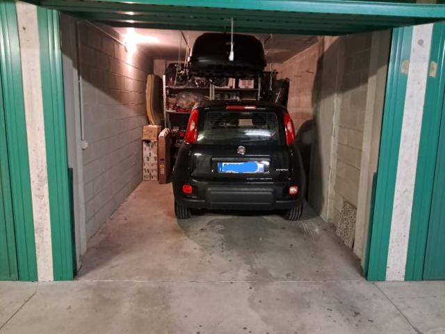 Box in affitto a Municipio 4, Milano