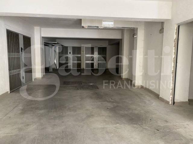 Box in affitto a Avellino, Campania