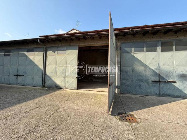 Box in affitto a Bareggio, Lombardia