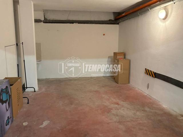 Box in affitto a Municipio 4, Puglia