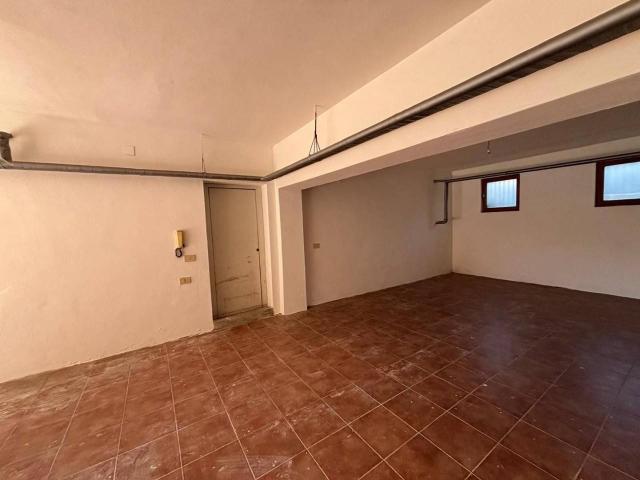 Box in affitto a Fiorentina, Livorno