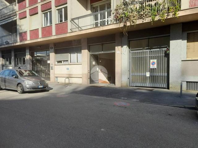 Box in affitto a Municipio 6, Milano