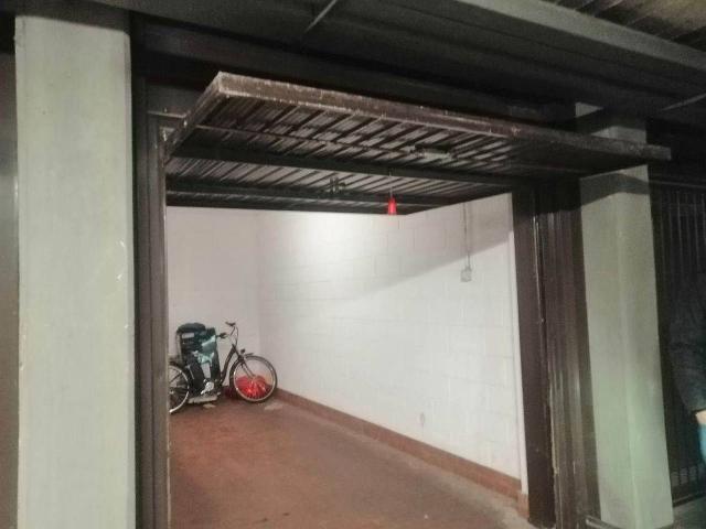 Box in affitto a Ticinese, Milano