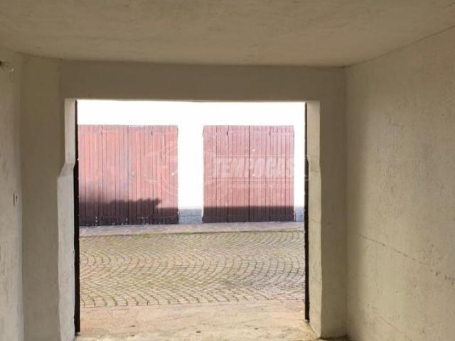 Box in affitto a Centro Storico, Modena
