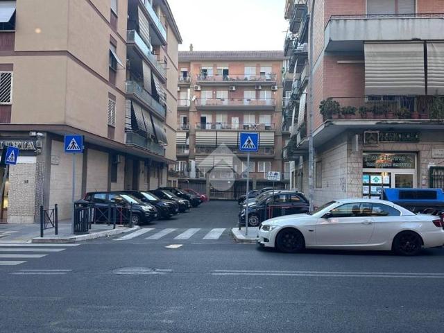 Box in affitto a Collatino, Roma Capitale