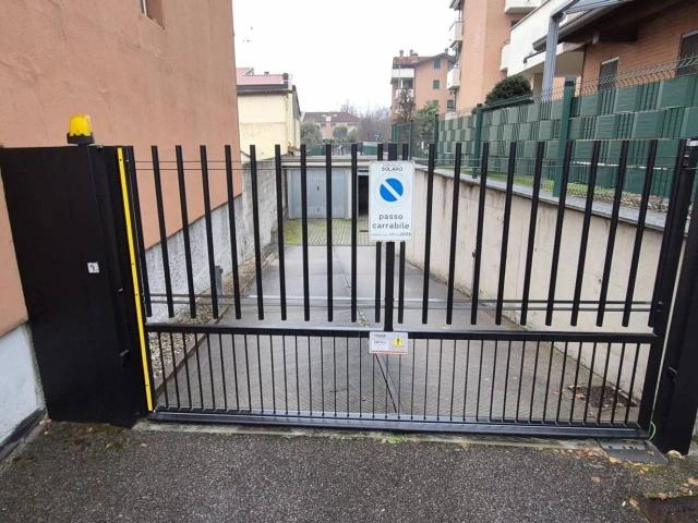 Box in affitto a Solaro, Lombardia