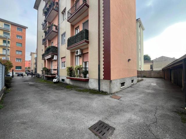 Box in vendita a Abbiategrasso, Lombardia