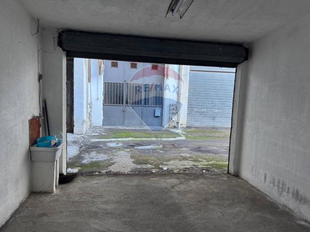 Box in vendita a Aci Catena, Sicilia