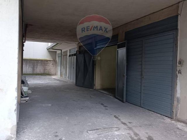 Box in vendita a Aci Catena, Sicilia