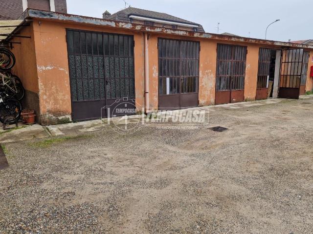 Box in vendita a Bareggio, Lombardia