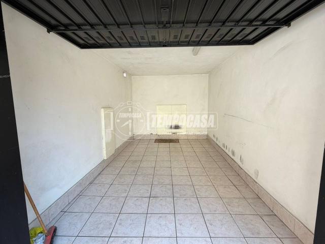 Box in vendita a Bareggio, Lombardia