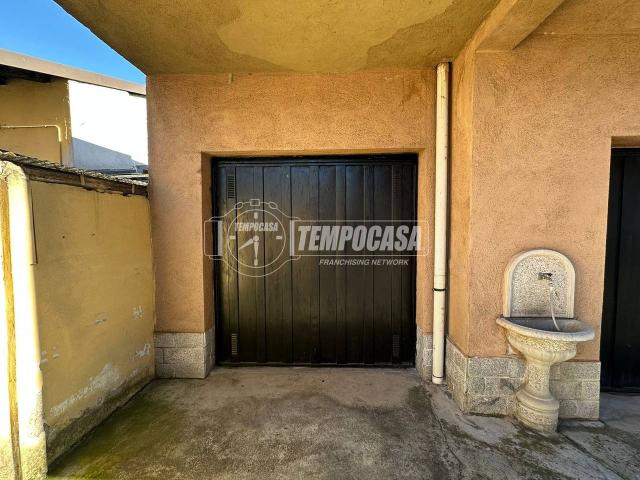 Box in vendita a Bareggio, Lombardia