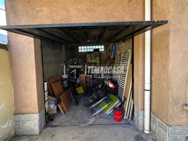 Box in vendita a Bareggio, Lombardia