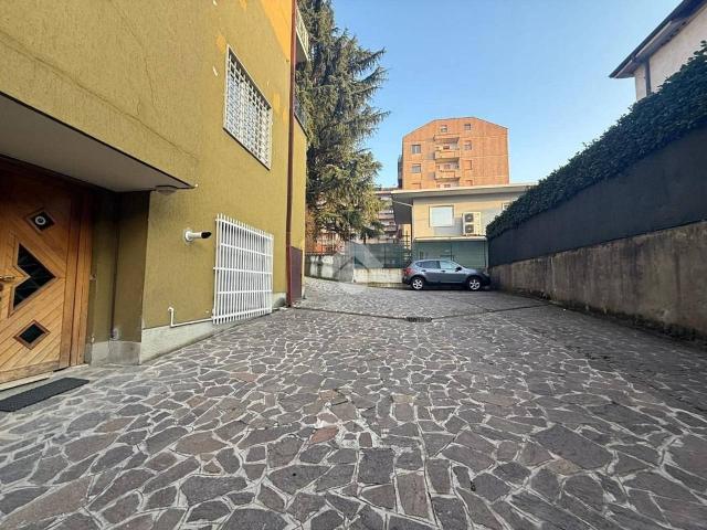 Box in vendita a Bergamo, Lombardia