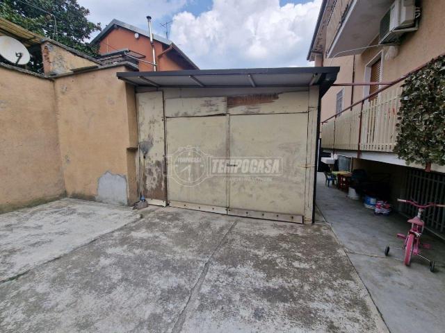 Box in vendita a Bollate, Lombardia