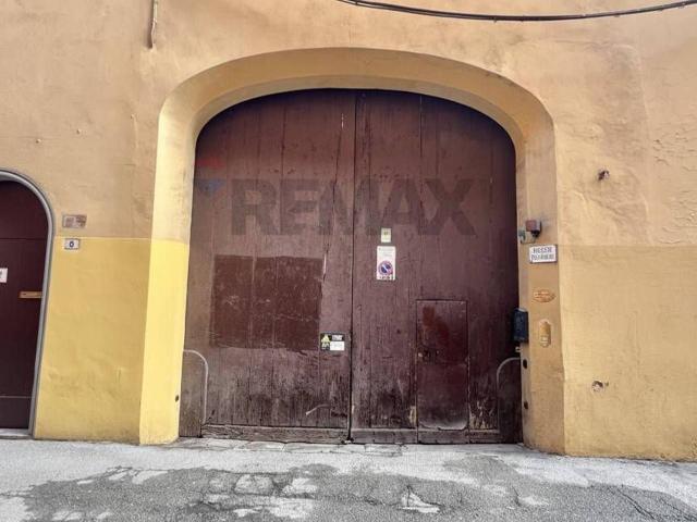 Box in vendita a Santo Stefano, Bologna
