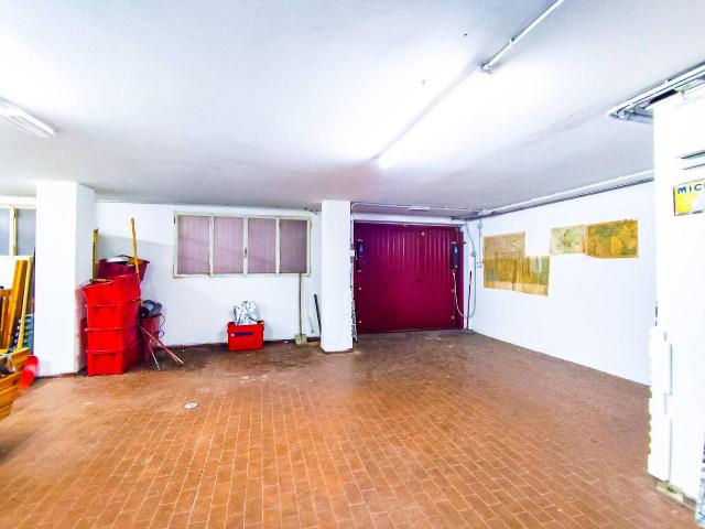 Box in vendita a Santo Stefano, Bologna