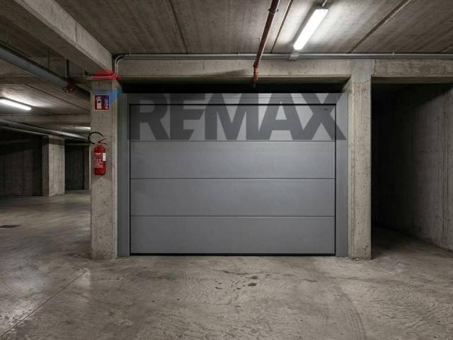 Box in vendita a Brugherio, Lombardia