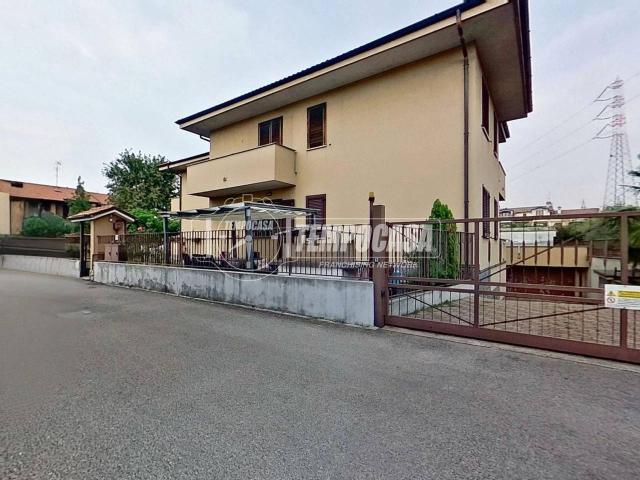 Box in vendita a Moncucco, Brugherio