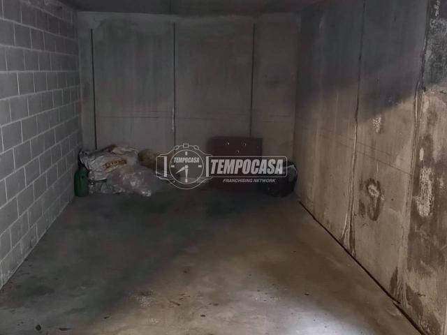 Box in vendita a Busto Arsizio, Lombardia