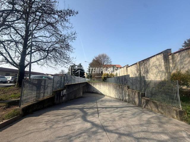 Box in vendita a Carate Brianza, Lombardia