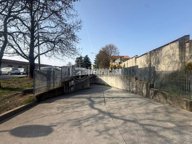 Box in vendita a Carate Brianza, Lombardia