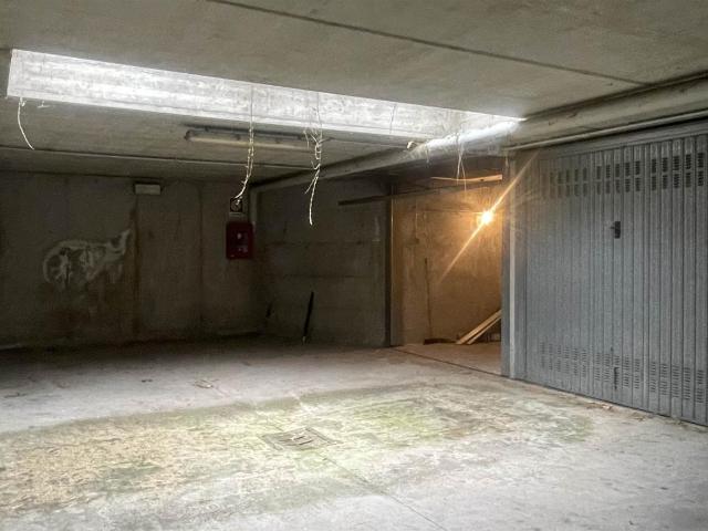 Box in vendita a Carugate, Milano