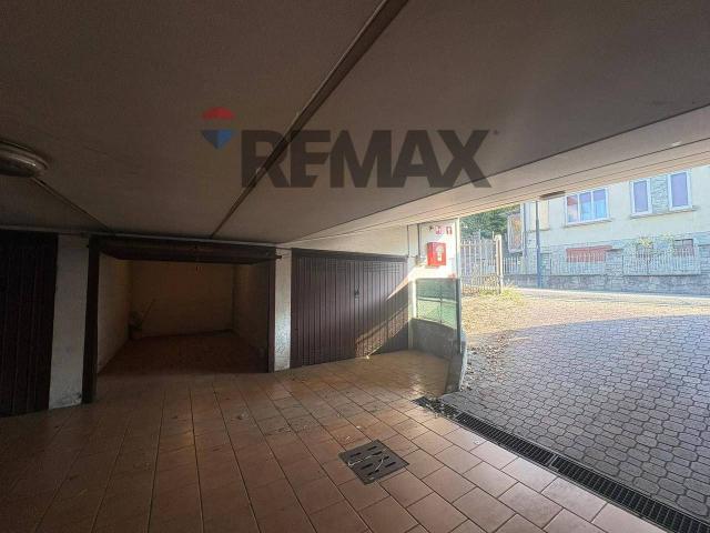 Box in vendita a Ceriano Laghetto, Lombardia