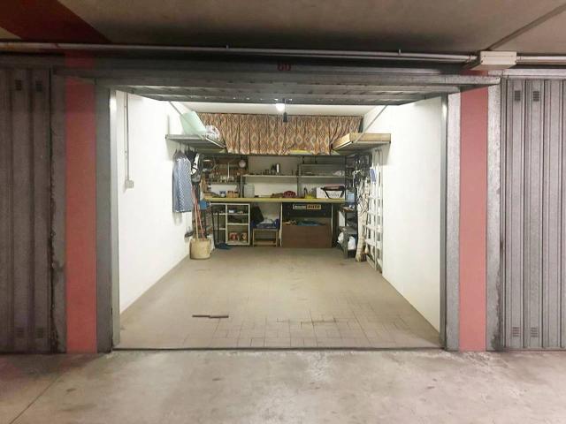 Box in vendita a Cesano Boscone, Lombardia