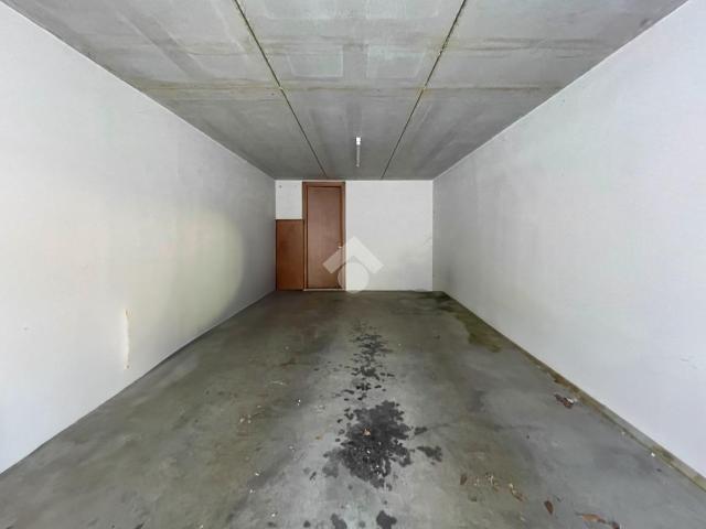 Box in vendita a Chiodino, Desenzano Del Garda