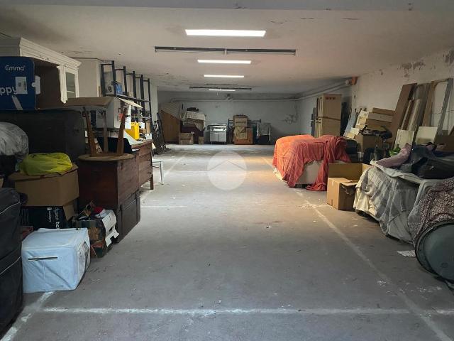 Box in vendita a Don Gentili, Marche