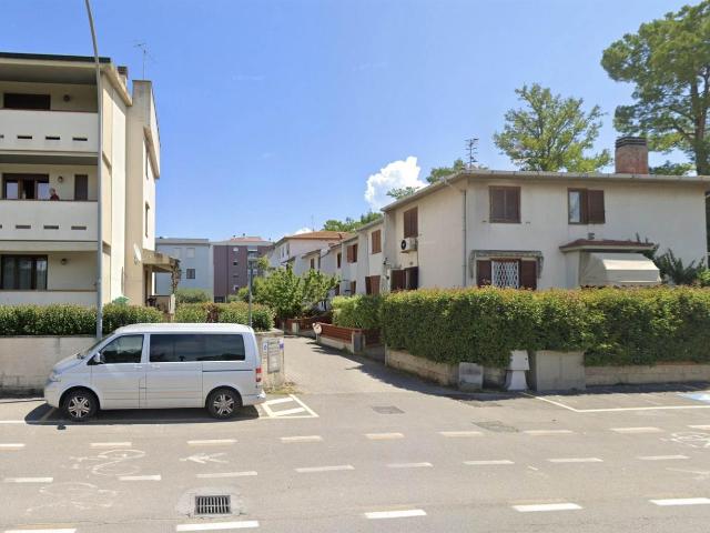 Box in vendita a Follonica, Toscana