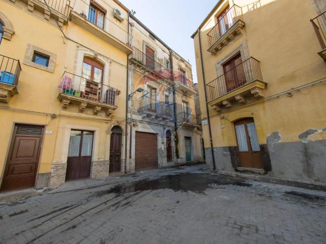 Box in vendita a Francofonte, Sicilia