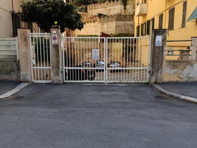 Box in vendita a Medio Levante, Serra Riccò