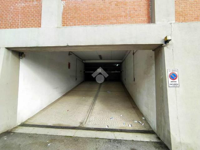Box in vendita a Ponente, Serra Riccò